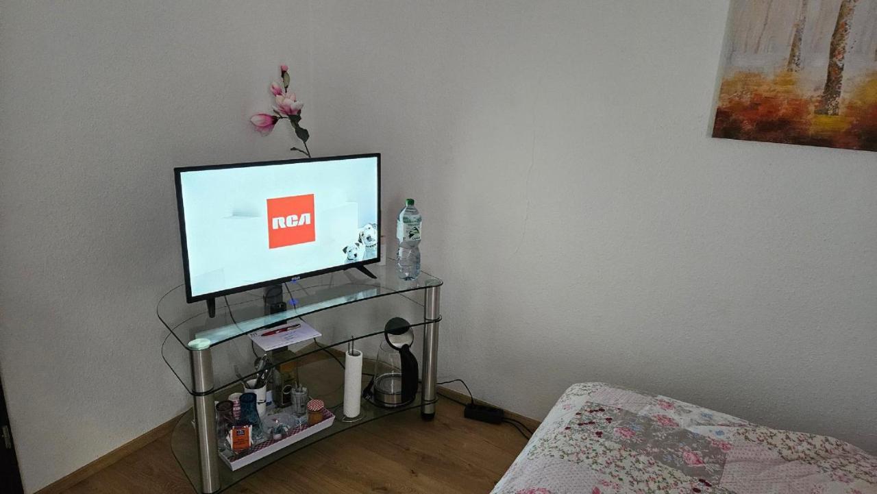 Ferienzimmer Bei Thomas - Gemuetliches Schlaf- Und Wohnzimmer Mit Modernem Bad Ulm Exterior foto